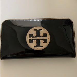 Tory Burch Patent Leather Zip Wallet